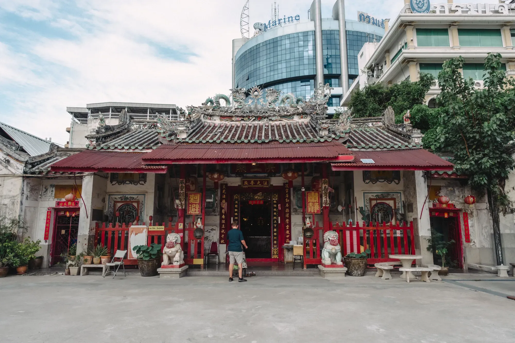 ภาพด้านหน้าศาลเจ้าโรงเกือก
