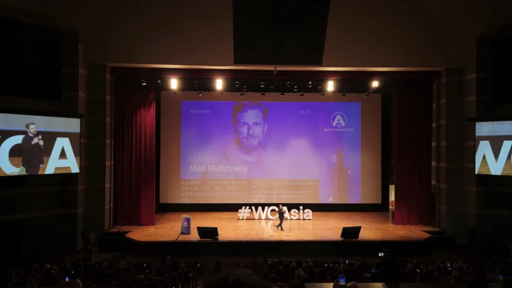 Image of Matt on stage, taken by Nin